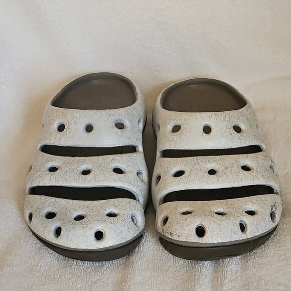 Keen Yogui Arts Clog Hawaiian Floral Mens 8 Womens 10 Sandals Slip On White Gray - Picture 3 of 15